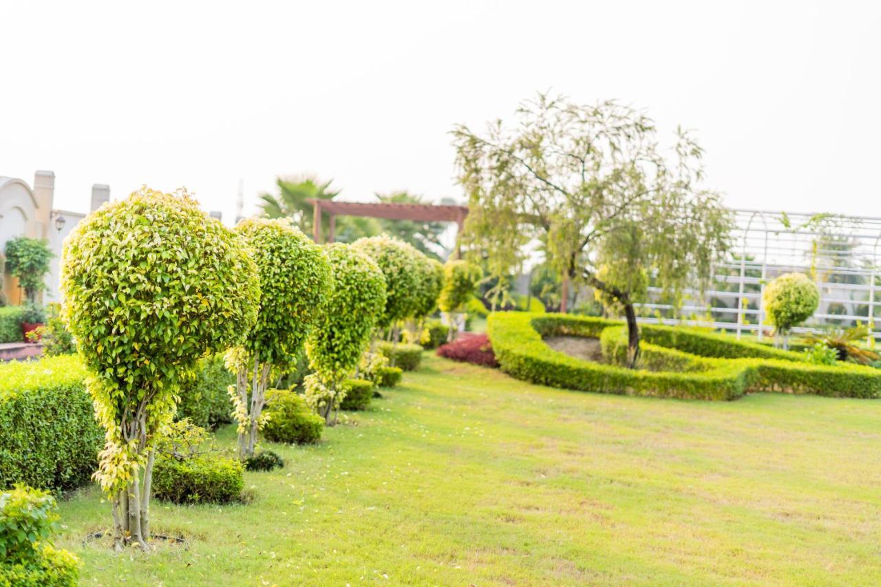 The Radiant Resort Gorakhpur Esterno foto