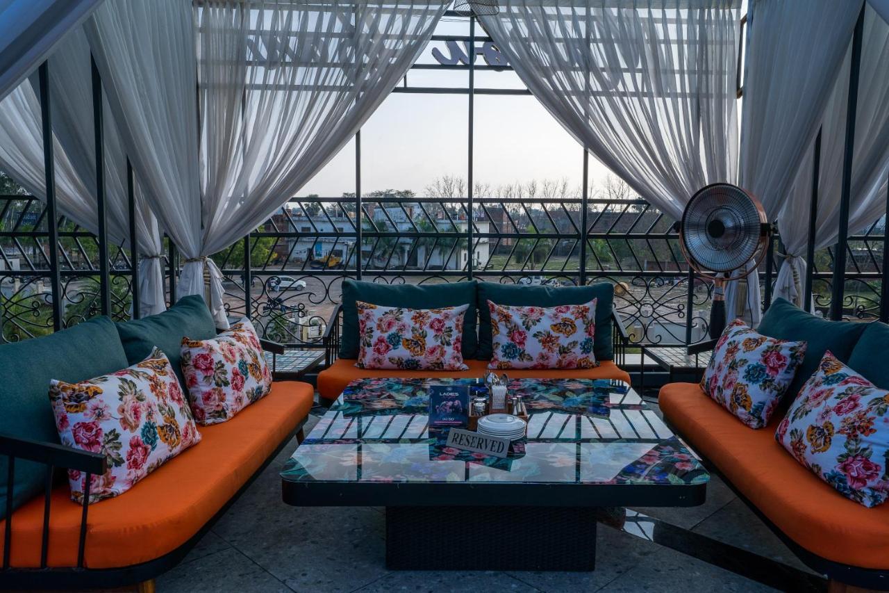 The Radiant Resort Gorakhpur Esterno foto
